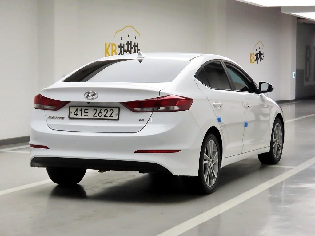 HYUNDAI Avante - Vista 4