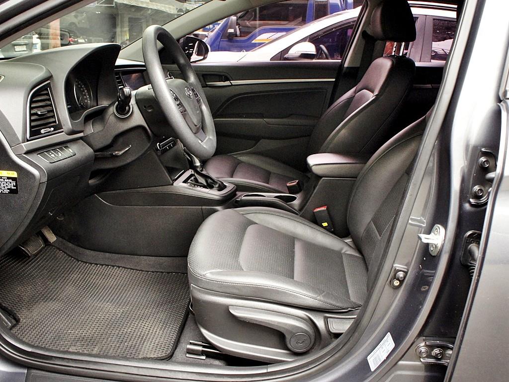 HYUNDAI Avante - Vista 9
