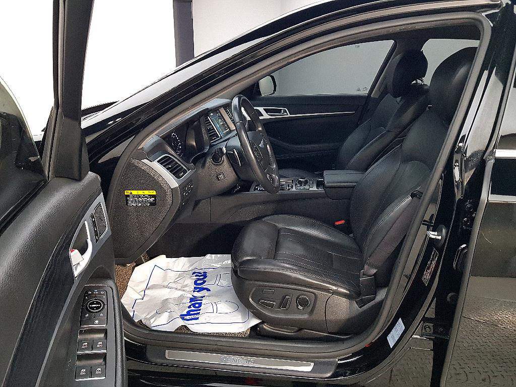 HYUNDAI Genesis - Vista 8