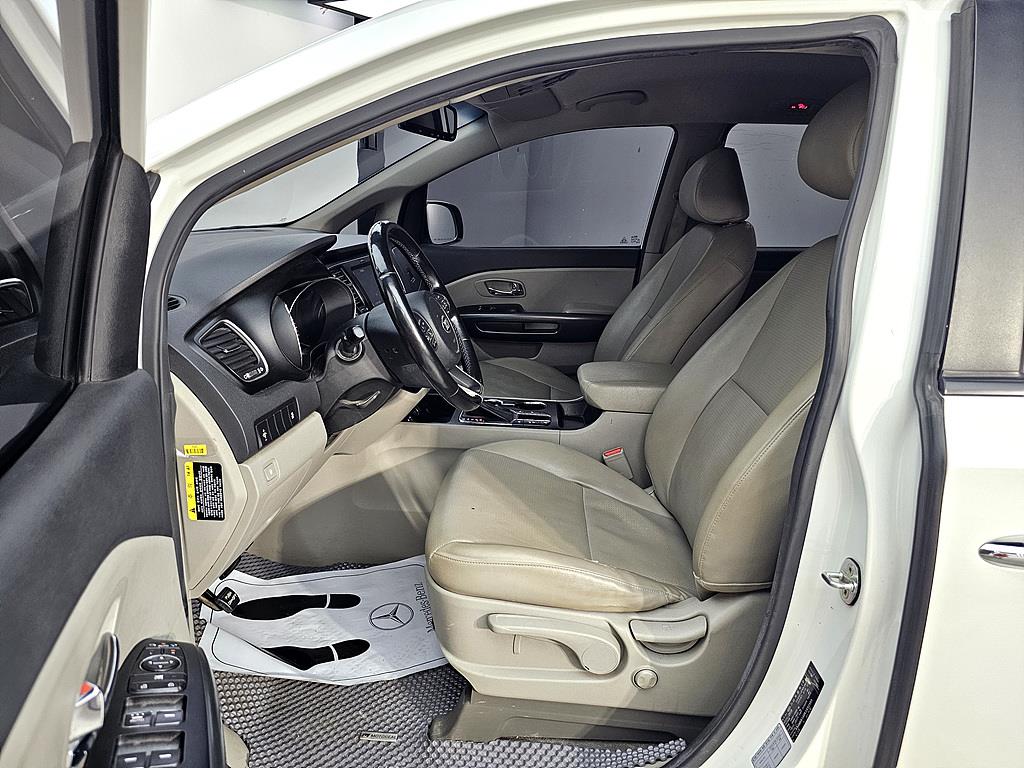 KIA Carnival - Vista 8