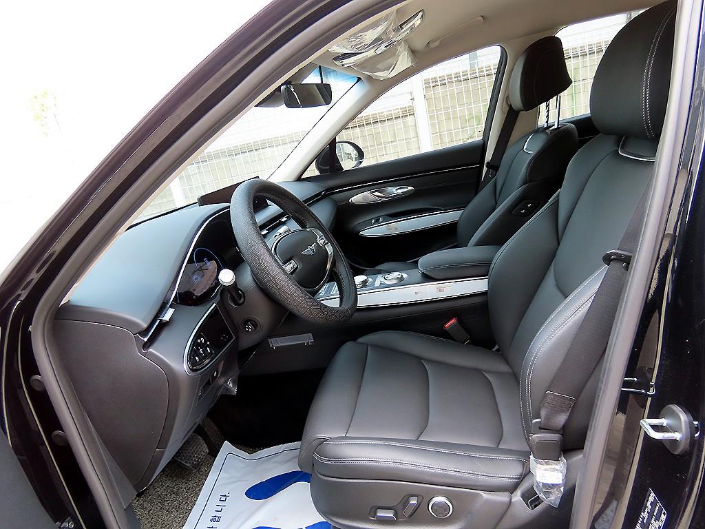 Genesis GV70 - Vista 5