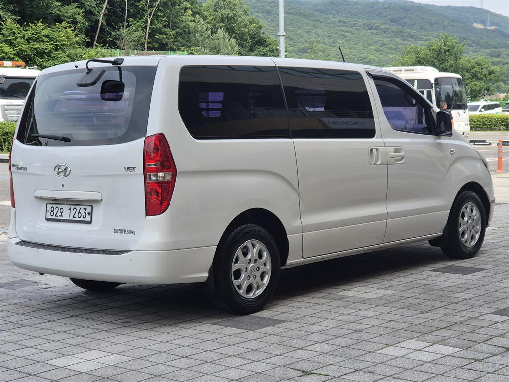 HYUNDAI Starex - Vista 4