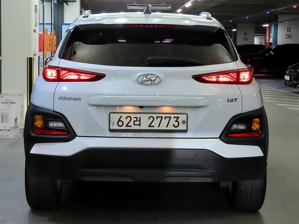 HYUNDAI Kona - Vista 5