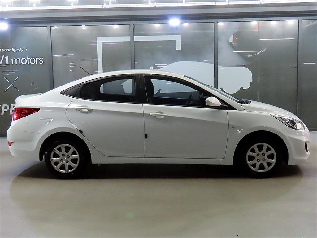 HYUNDAI Accent - Vista 3