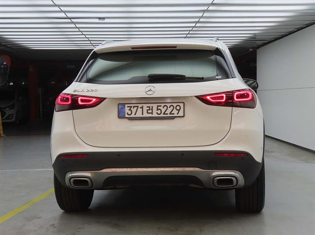Mercedes Benz GLA Class - Vista 3