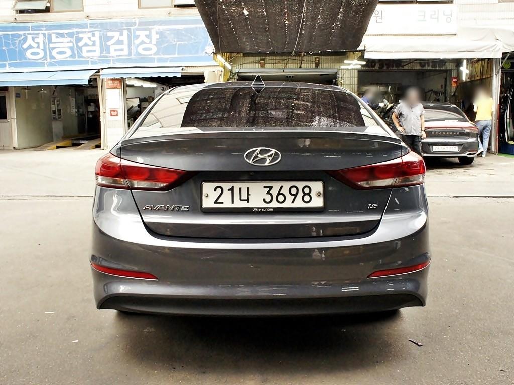 HYUNDAI Avante - Vista 5