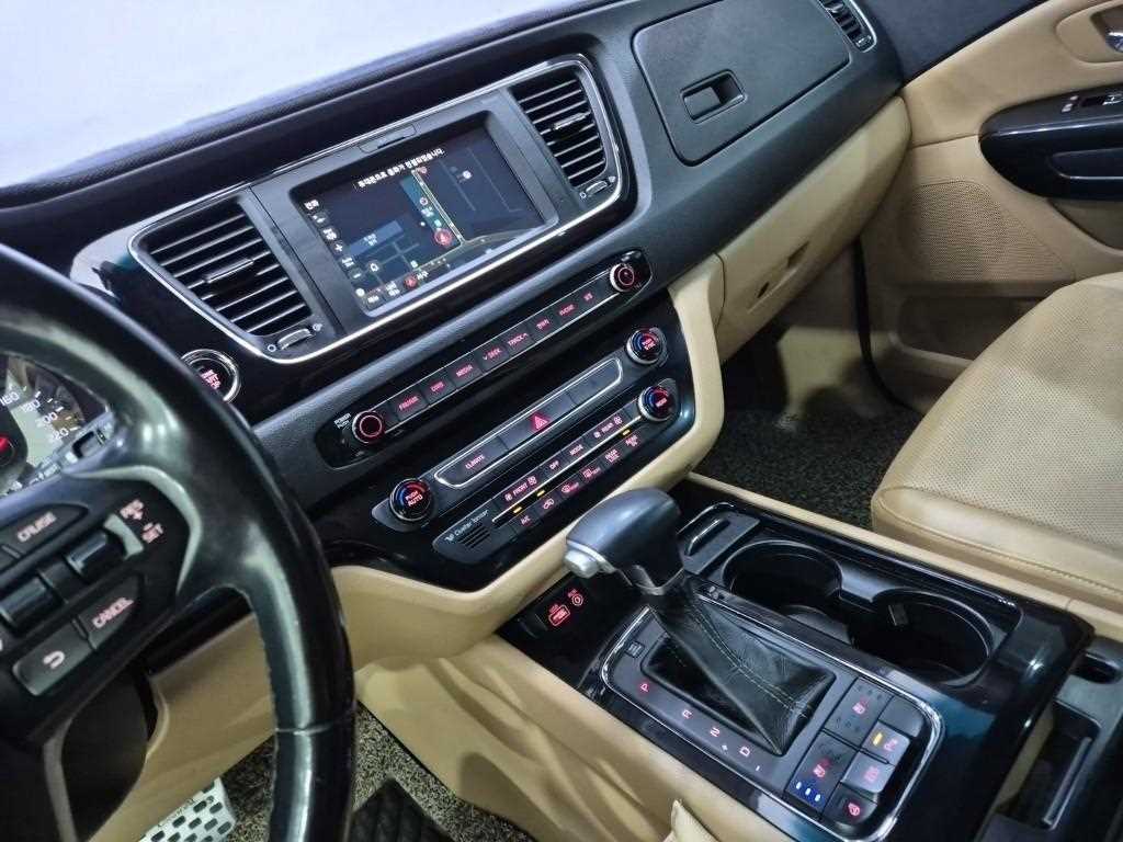 KIA Carnival - Vista 10