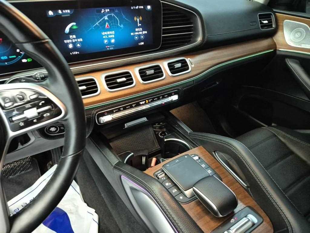 Mercedes Benz GLE Class - Vista 10