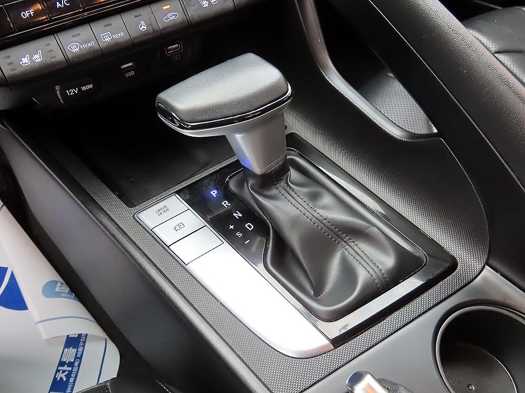 HYUNDAI Avante - Vista 10
