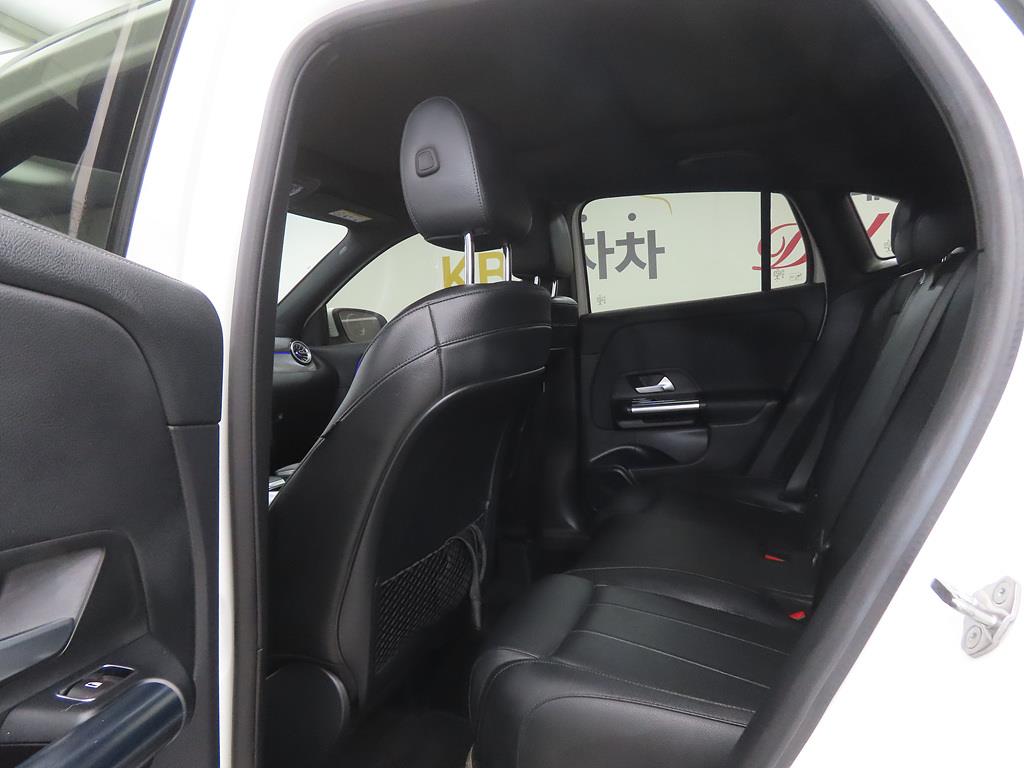 Mercedes Benz GLA Class - Vista 6