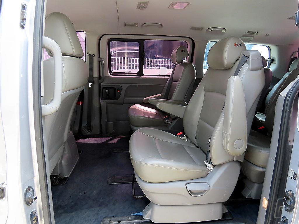 HYUNDAI Starex - Vista 6