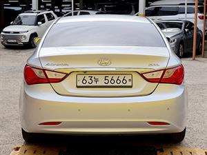 HYUNDAI Sonata - Vista 6