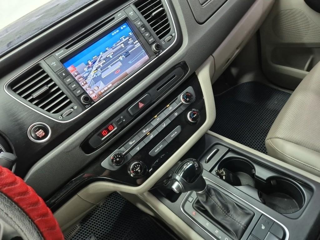 KIA Carnival - Vista 10