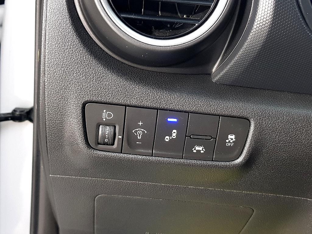 HYUNDAI Kona - Vista 11