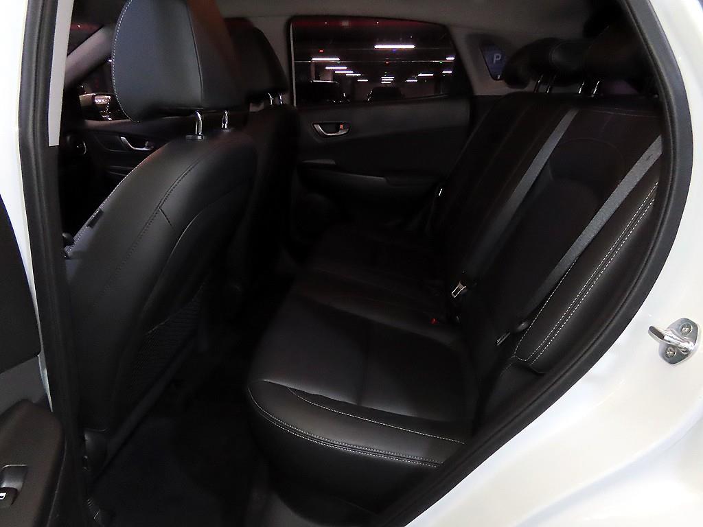 HYUNDAI Kona - Vista 7