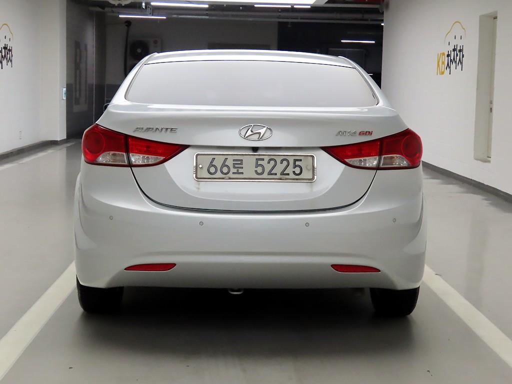 HYUNDAI Avante - Vista 3