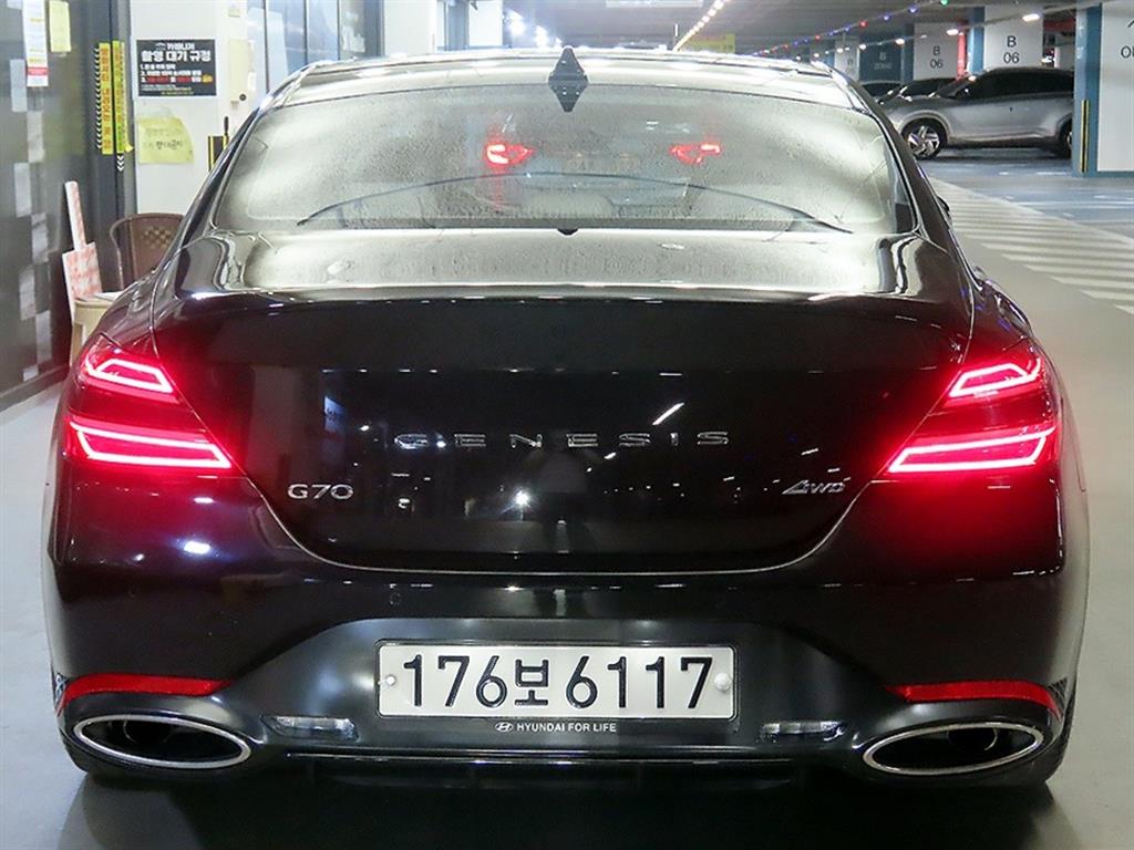 Genesis G70 - Vista 5