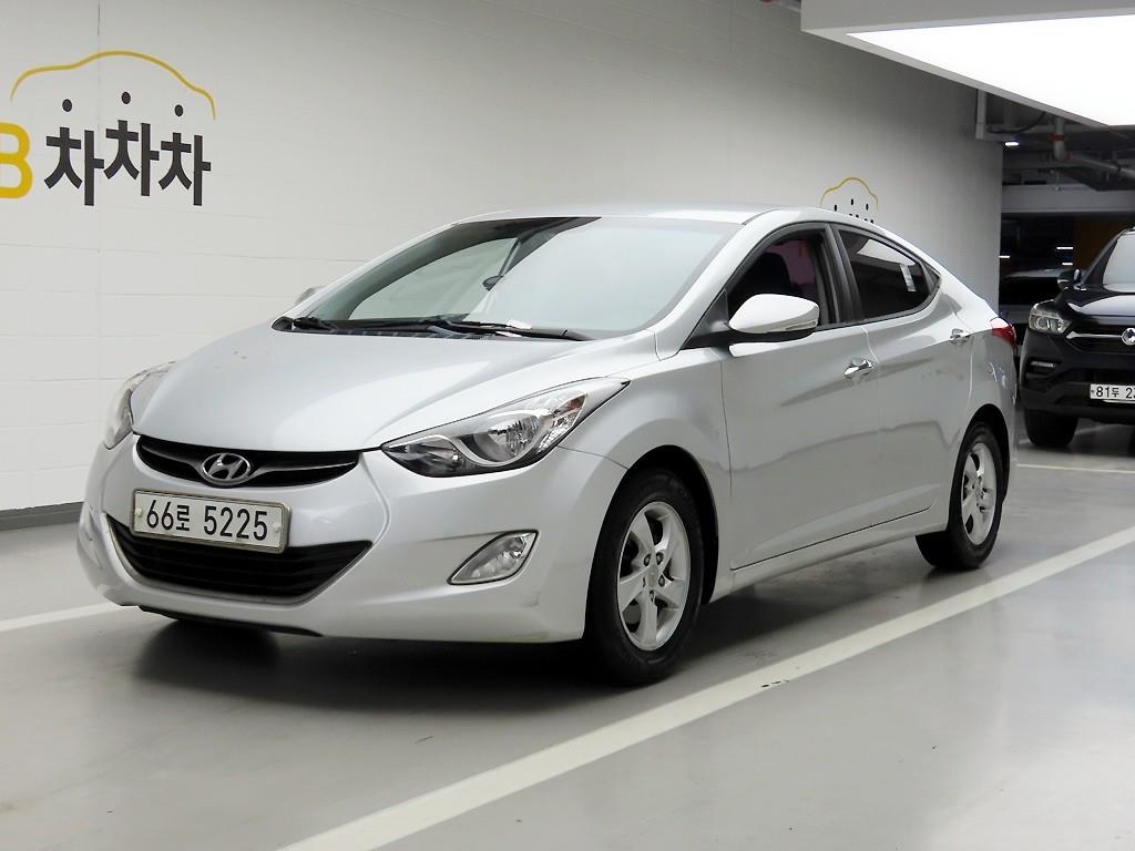 HYUNDAI Avante - Vista 2