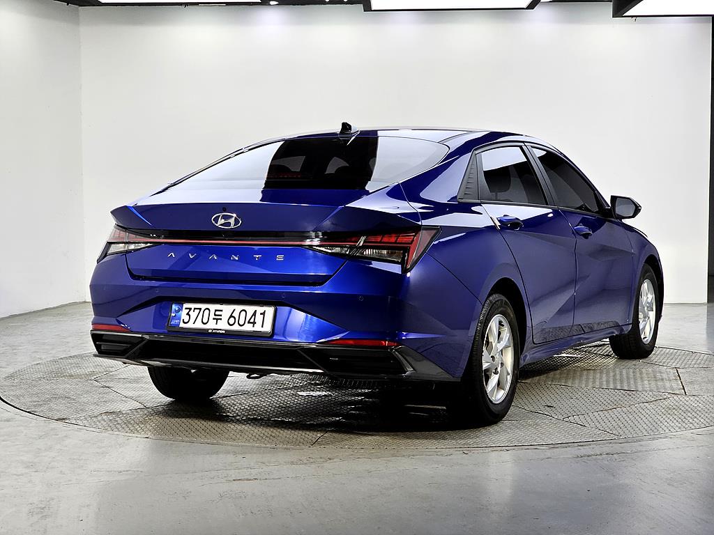 HYUNDAI Avante - Vista 4