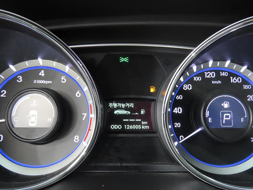 HYUNDAI Sonata - Vista 8