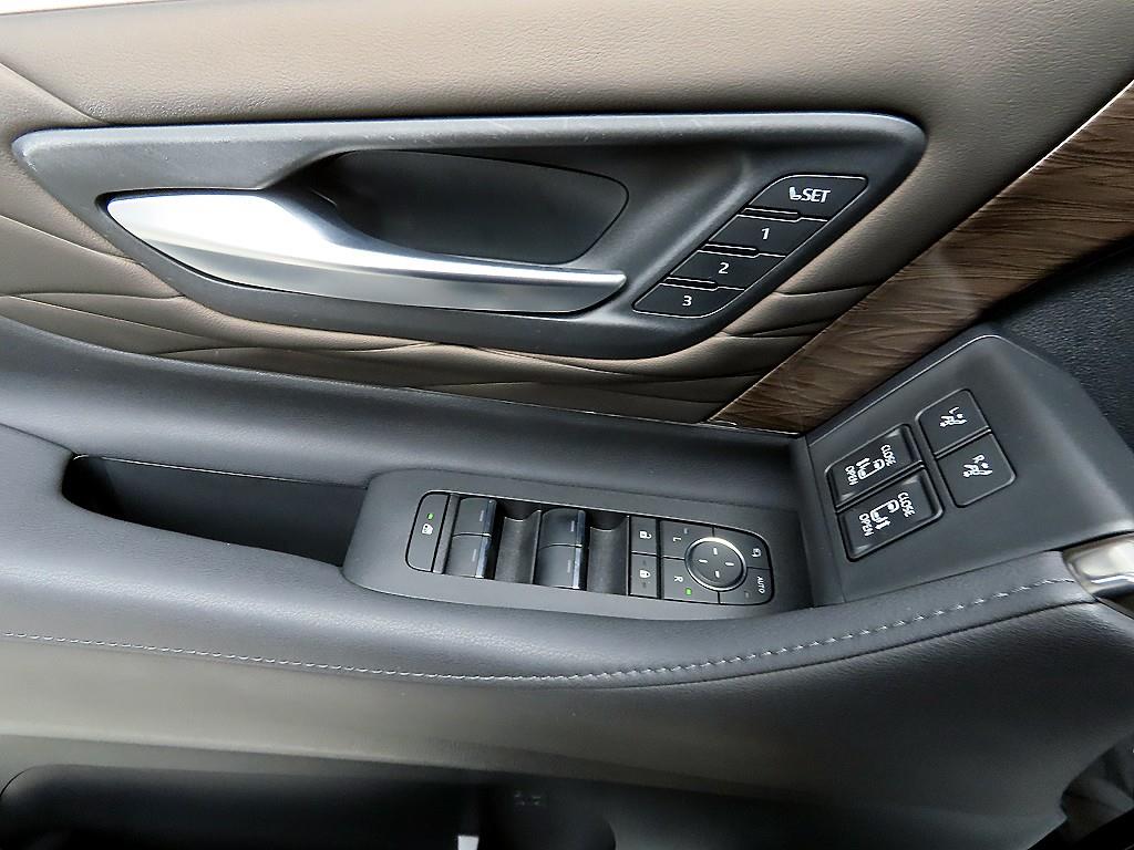 Toyota Alphard - Vista 11
