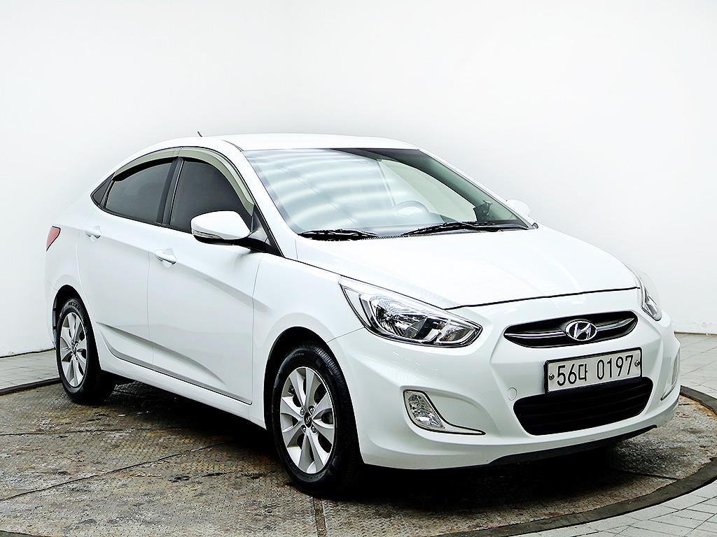 HYUNDAI Accent - Vista 3