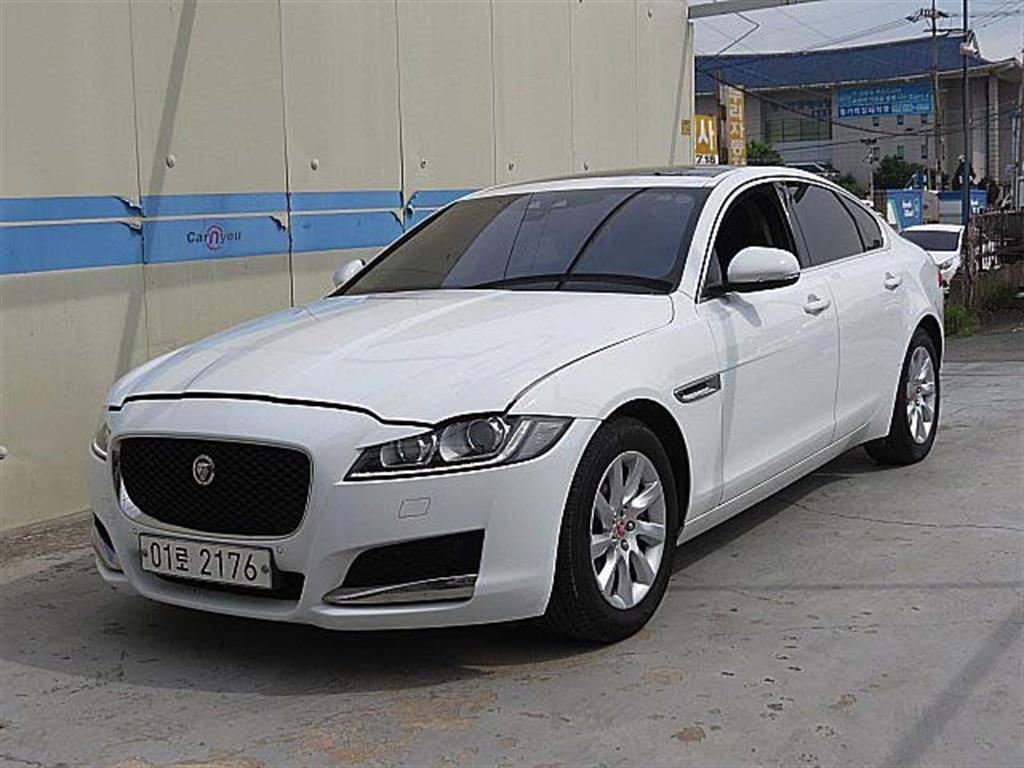 Jaguar XF - Vista 3