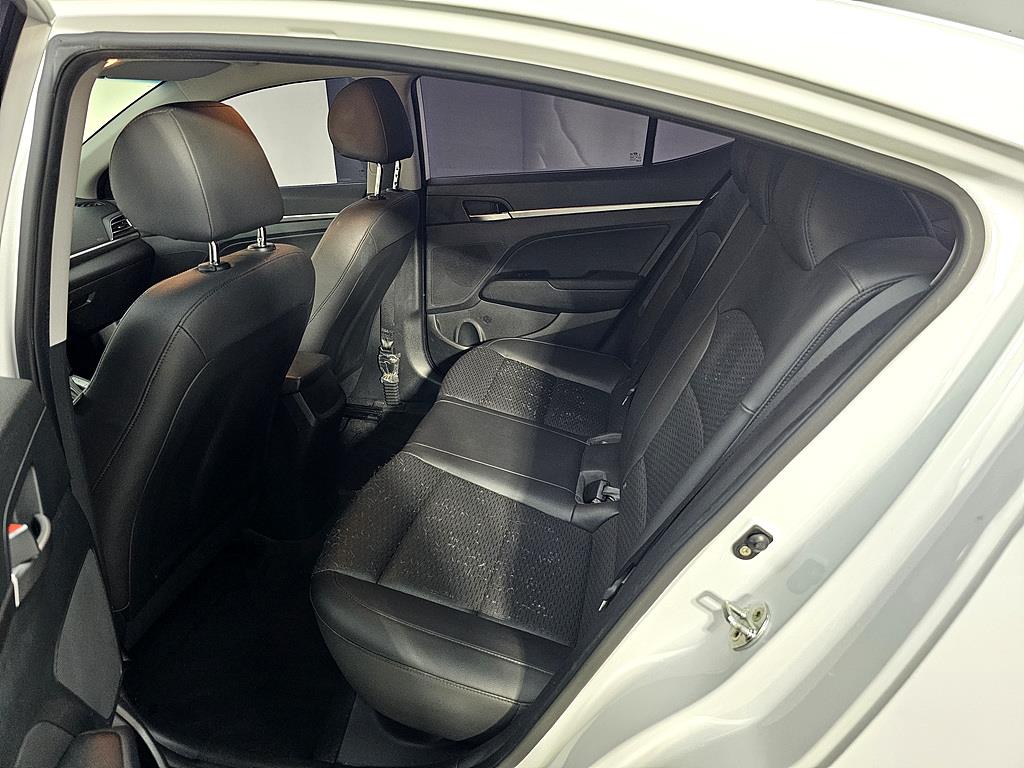HYUNDAI Avante - Vista 9