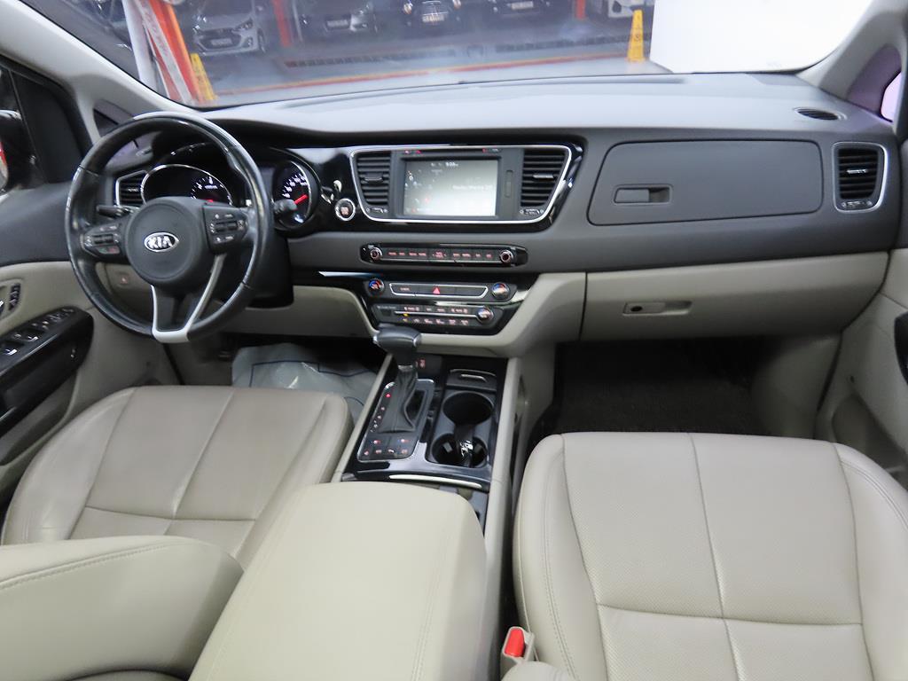 KIA Carnival - Vista 5