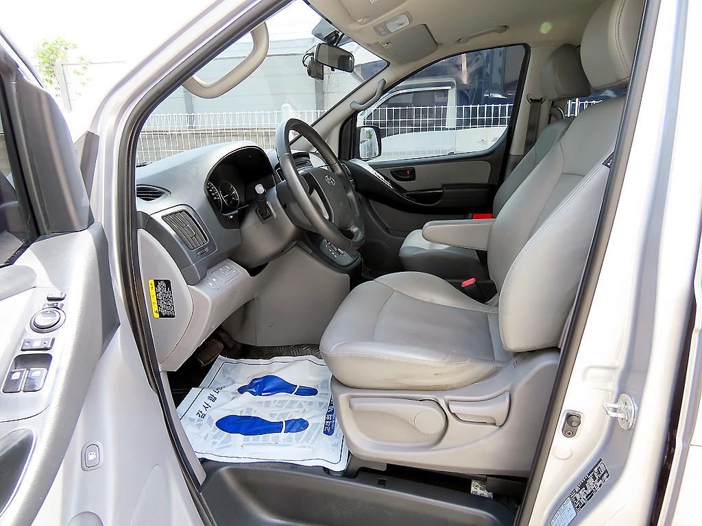 HYUNDAI Starex - Vista 5