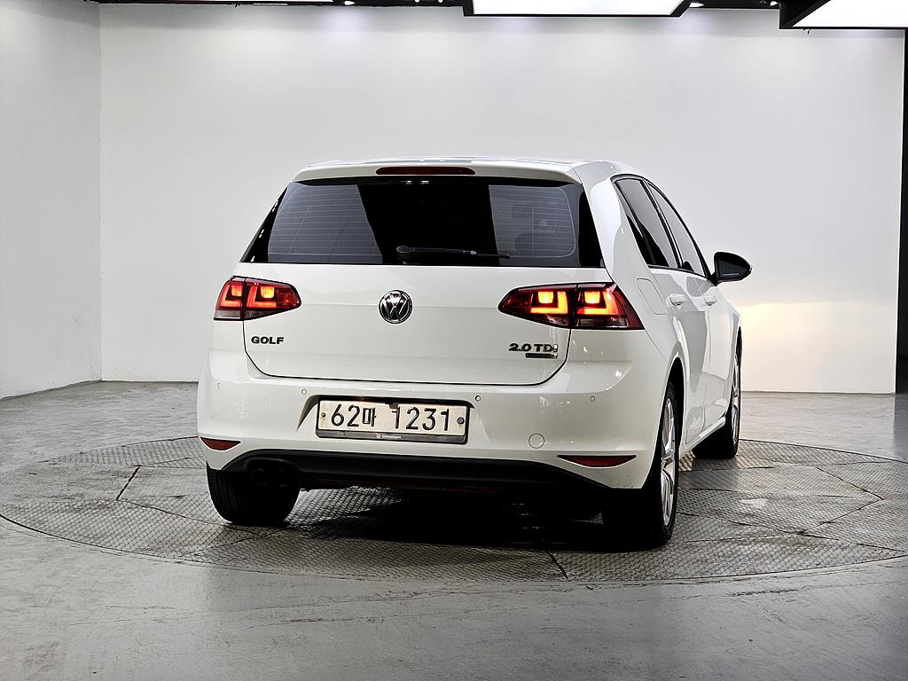 Volkswagen Golf - Vista 3