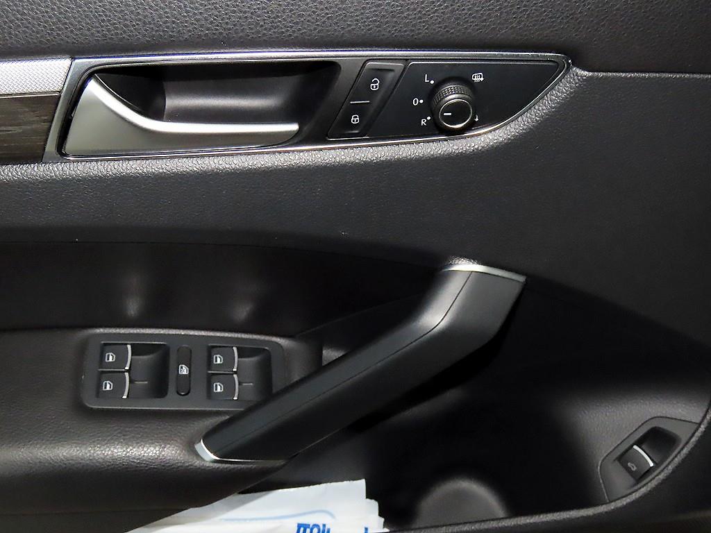 Volkswagen Passat 2016 Blanco - Importación desde Corea - HF Imports Iquique - Foto 13