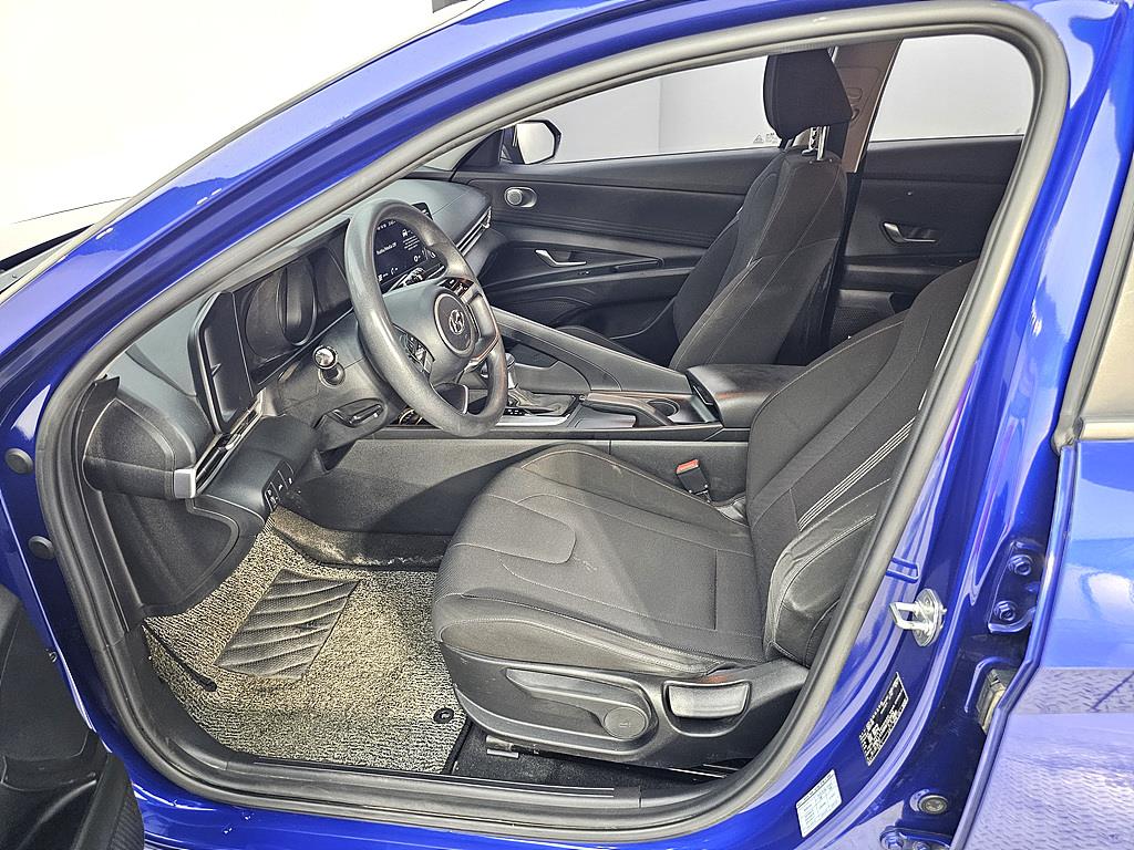 HYUNDAI Avante - Vista 8