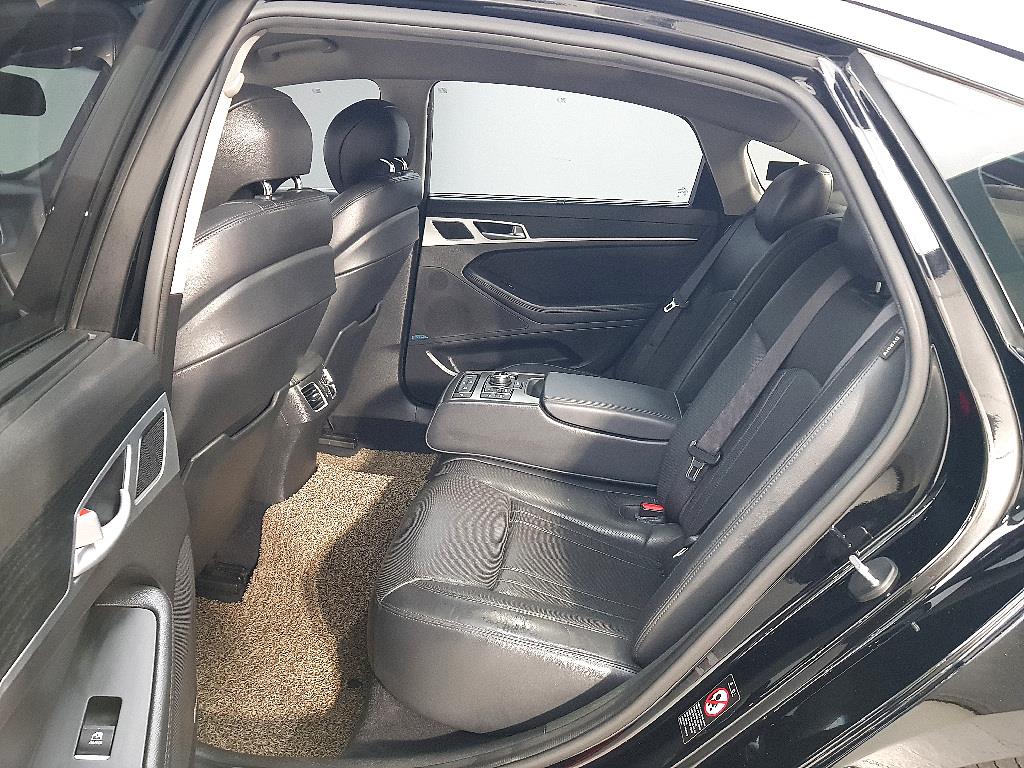 HYUNDAI Genesis - Vista 9