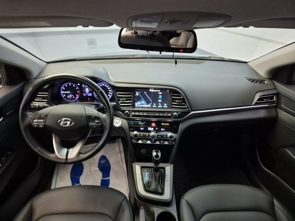 HYUNDAI Avante - Vista 7