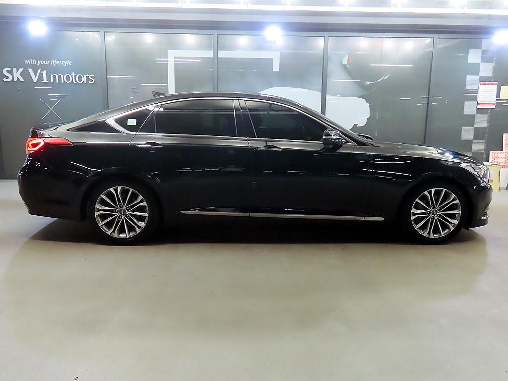 HYUNDAI Genesis - Vista 3