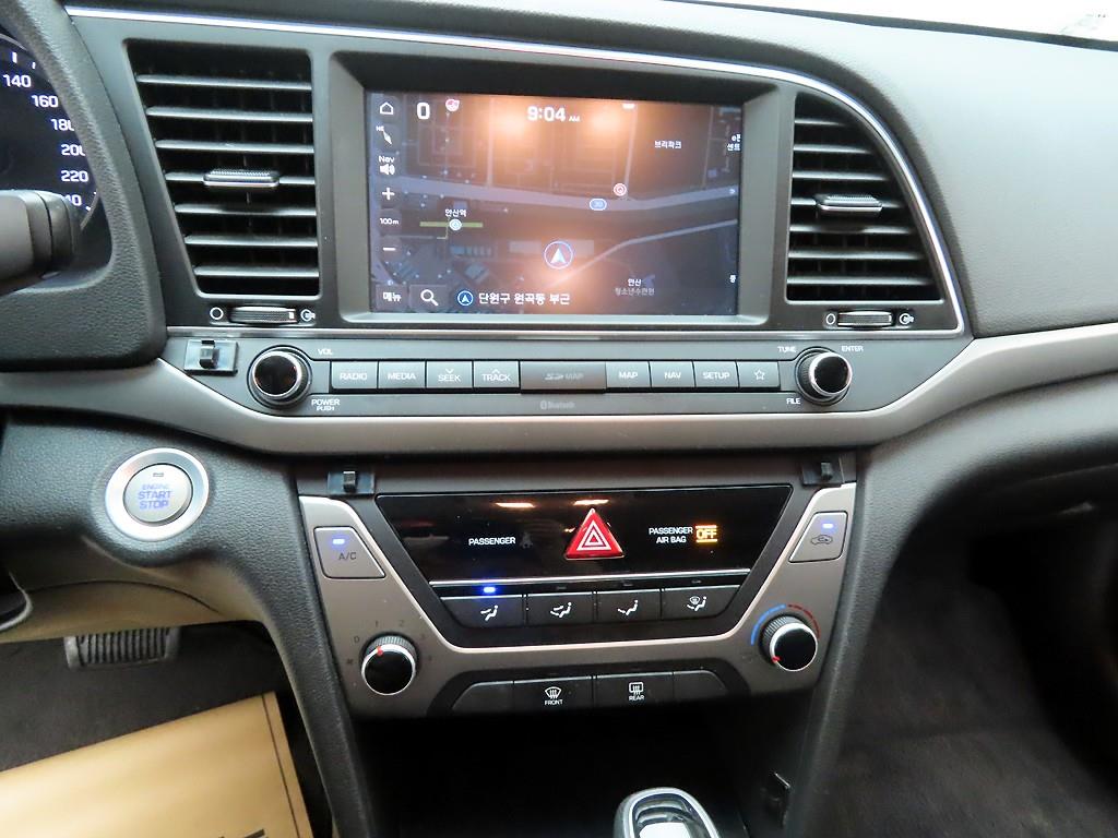 HYUNDAI Avante - Vista 10