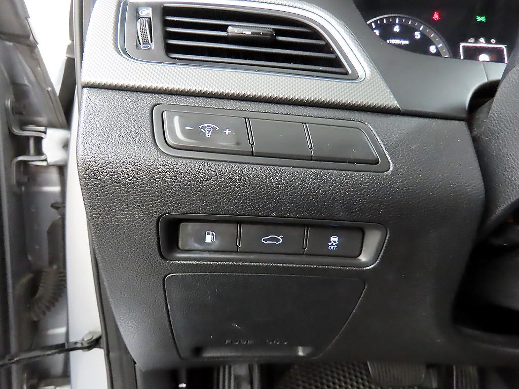HYUNDAI Sonata - Vista 12