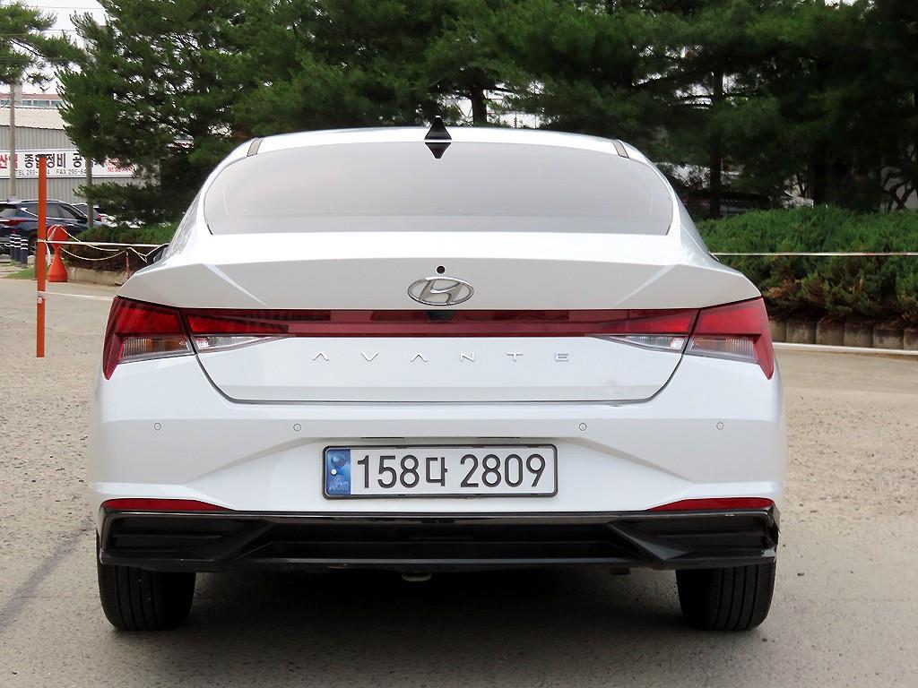 HYUNDAI Avante - Vista 4