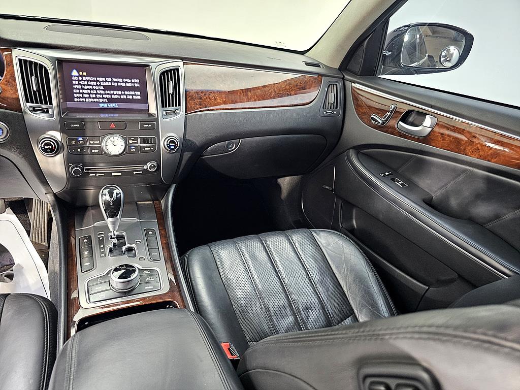 HYUNDAI Equus - Vista 10
