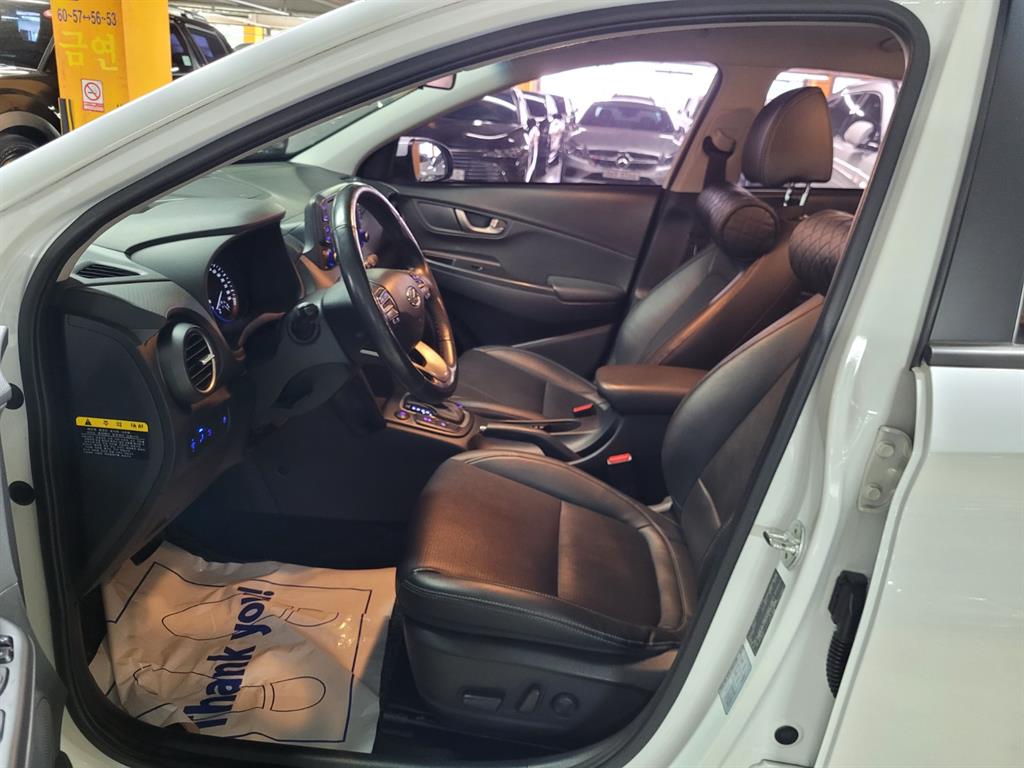 HYUNDAI Kona - Vista 7