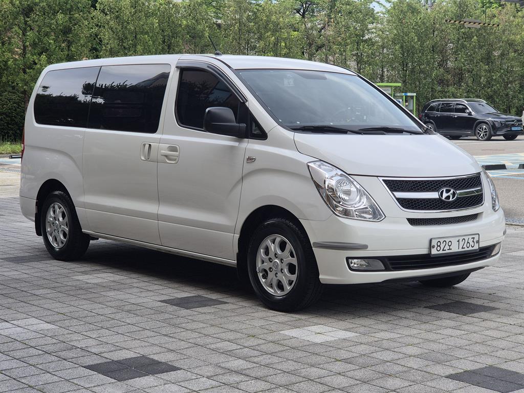 HYUNDAI Starex - Vista 3