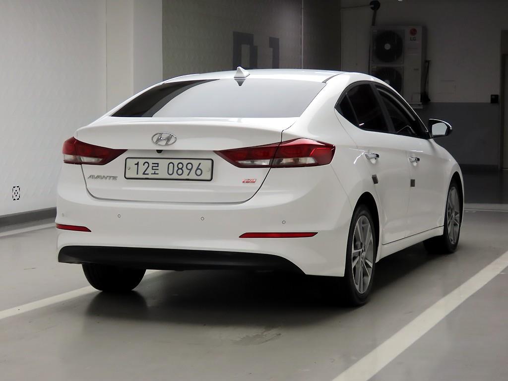 HYUNDAI Avante - Vista 4