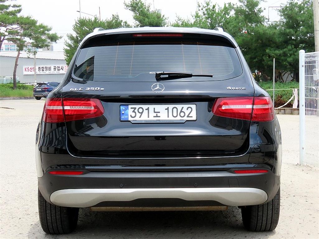 Mercedes Benz GLC Class - Vista 4