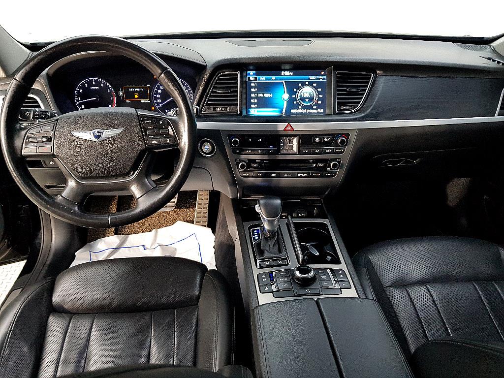 HYUNDAI Genesis - Vista 5