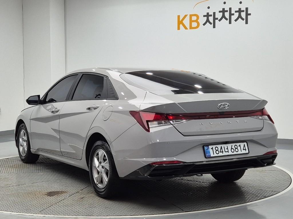 HYUNDAI Avante - Vista 3