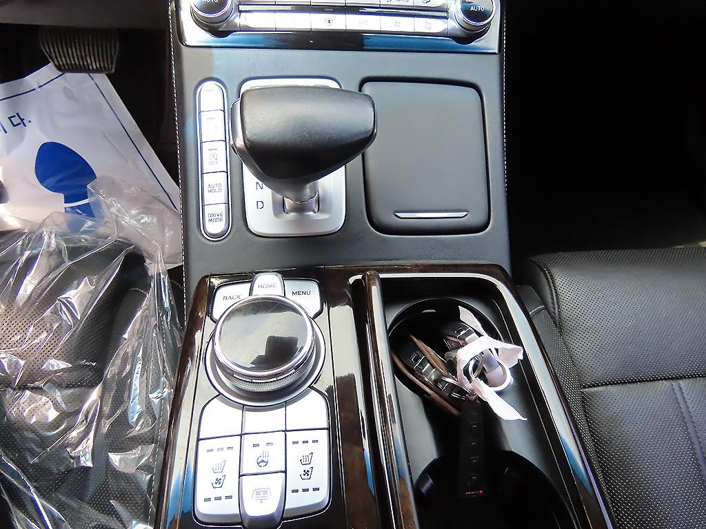 Genesis G90 - Vista 11
