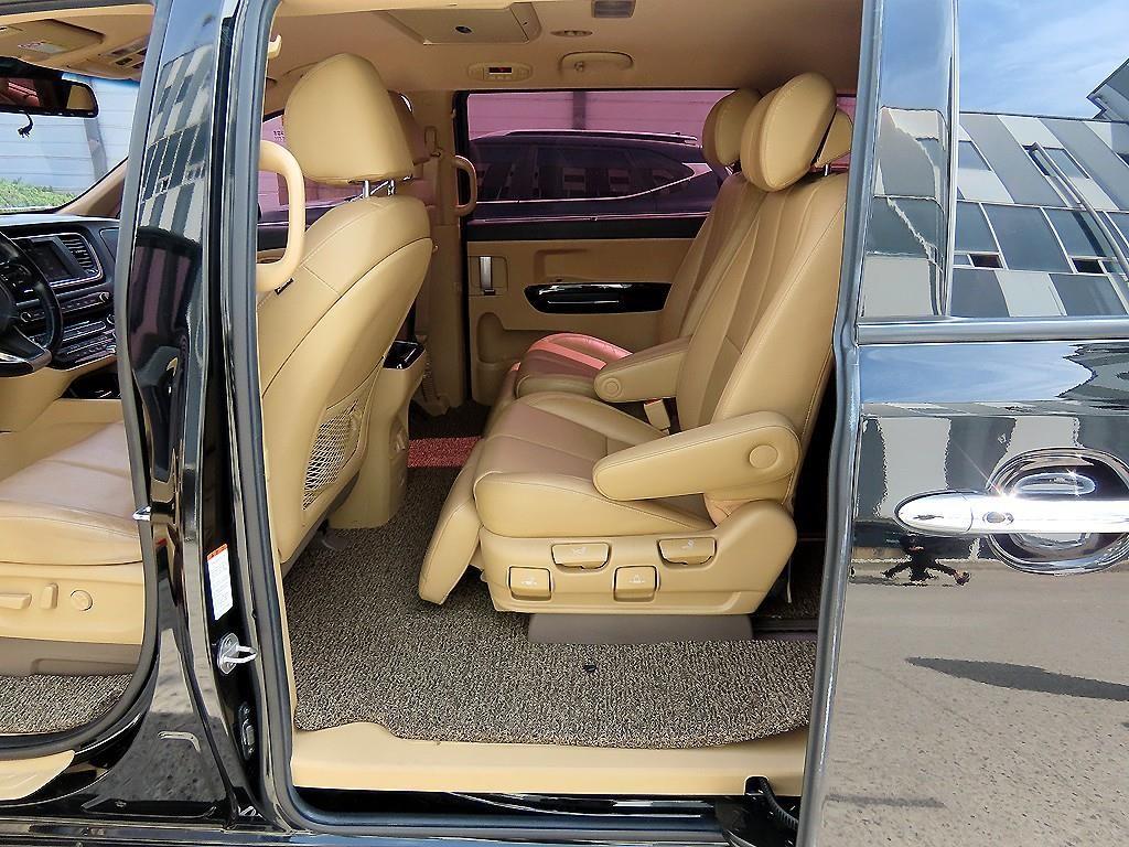 KIA Carnival - Vista 6