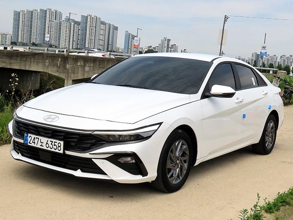 HYUNDAI Avante - Vista 2