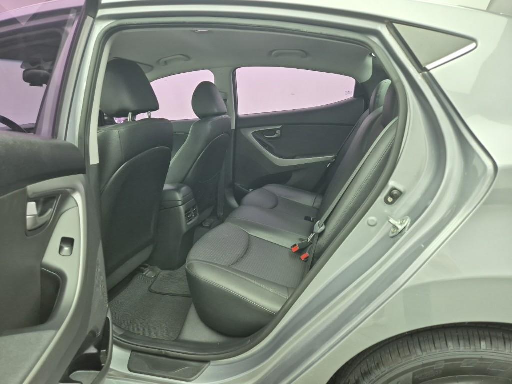 HYUNDAI Avante - Vista 12